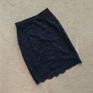 Uniqlo navy lace pencil skirt. M. NWT